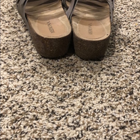 Heeled open toed sandals - Picture 3 of 4